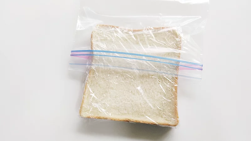 MARNAのパン冷凍保存袋を使わないと1枚ずつラップに包む