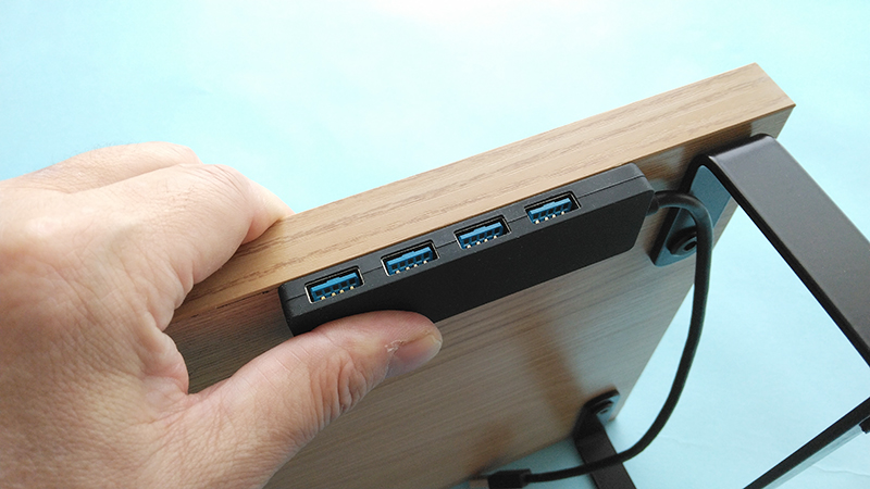 iMac27インチがジャストサイズのモニター台に自作USBポートはこんな位置にしたい