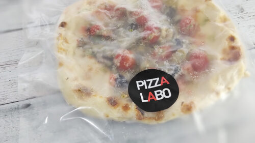 PIZZA LABOの冷凍ピザの「オリーブ」の開封６