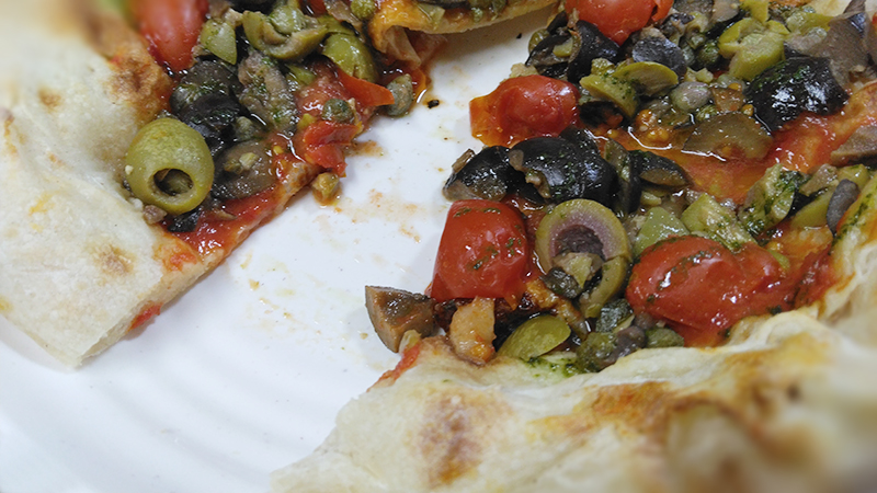 PIZZA LABOの冷凍ピザの「オリーブ」の焼き上がりイメージ4