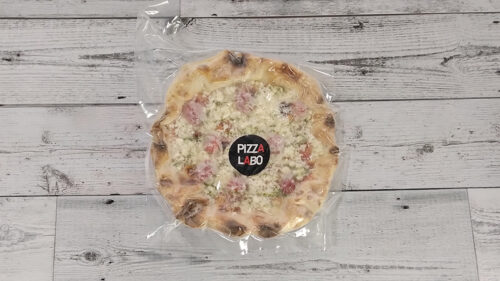 PIZZA LABOの冷凍ピザの「Tamaki」の開封1