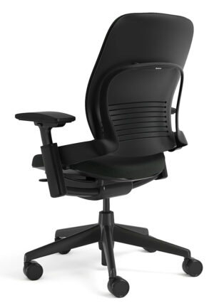 Steelcase Leap（リープ）の切り抜き画像斜側面