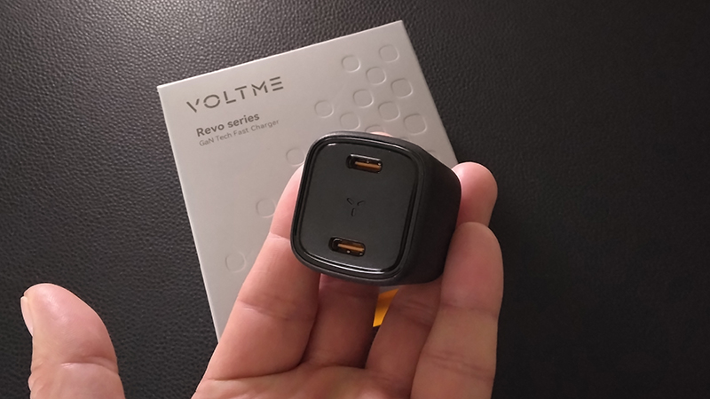 VOLTME Revo30 Duo急速充電器の正面カット2
