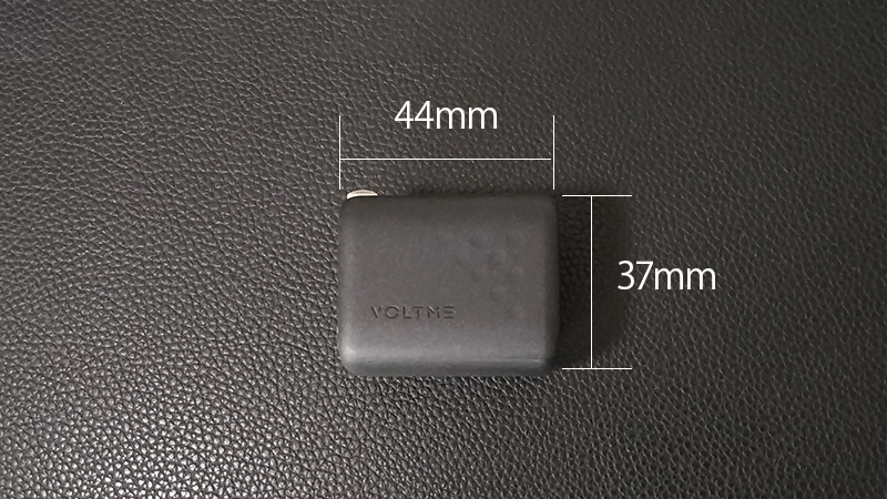 VOLTME Revo30 Duo急速充電器の大きさ2