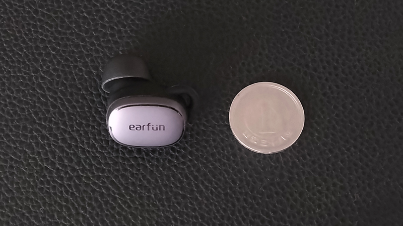 earfun free pro3の1円玉との大きさ比較